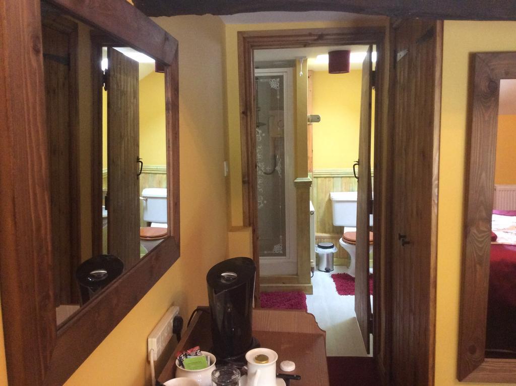 The Old Forge B&B Knockin Room photo